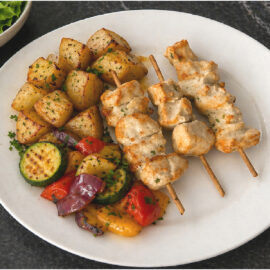 CUBES DE POULET SUR BROCHETTES « À LA FRANÇAISE » (*40)